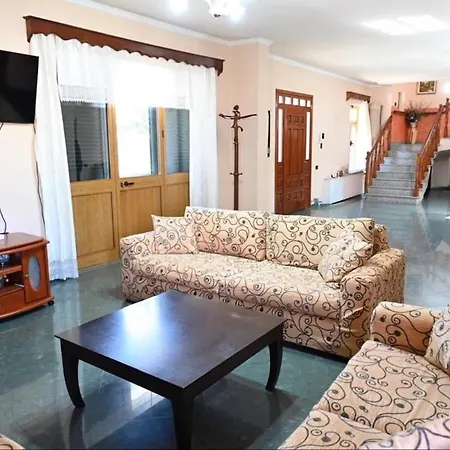 Villa! Villa Lezhë