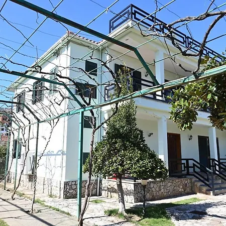 Vila Villa! Lezhë
