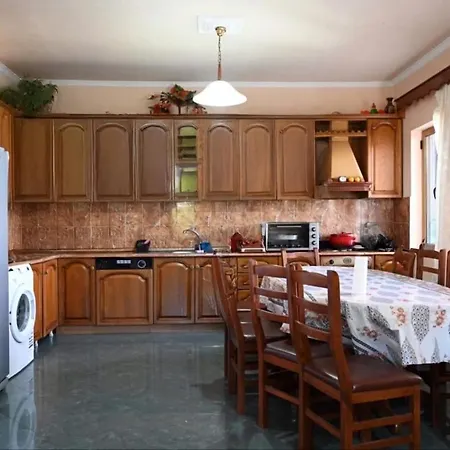 Villa! Lezhë